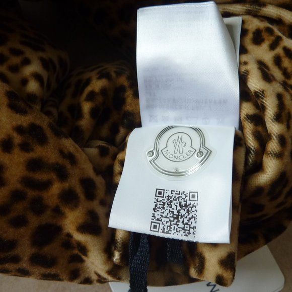 Moncler Leopard Print Down Puffer Scarf 'Sciarpa' - Picture 6 of 14